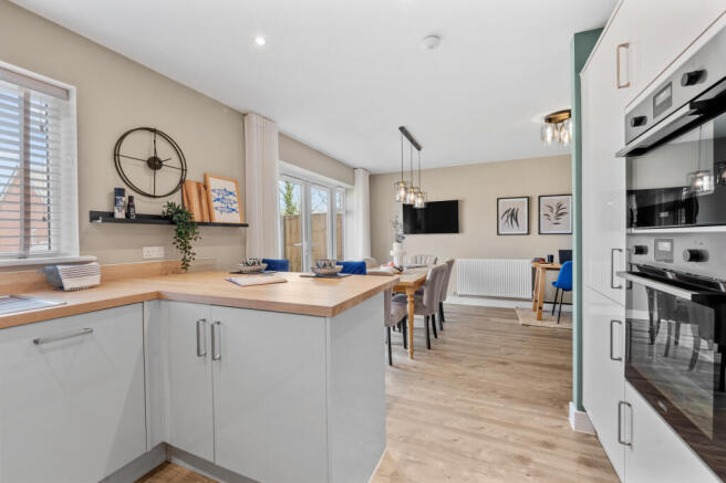 4 bed Detached for sale Image 8