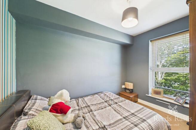 4 bed House for sale Image 12