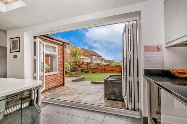 Albany Drive, Cannock, WS122GQ-29.jpg