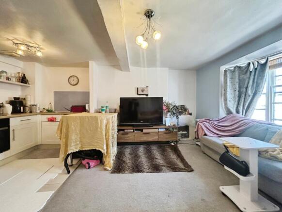 1 bed Flat for sale Image 4