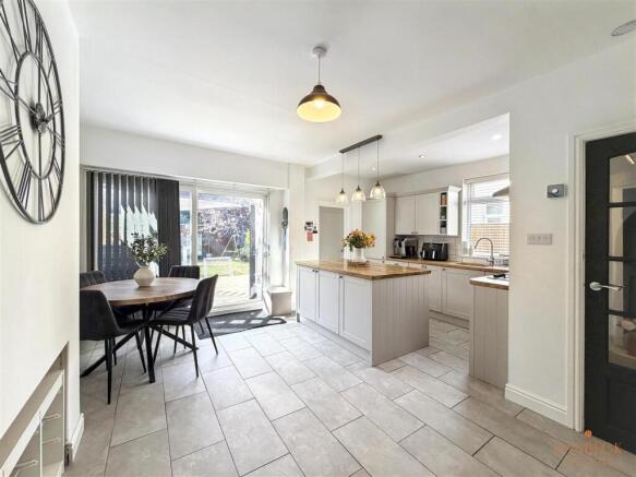 3 bed Semi-Detached for sale Image 7