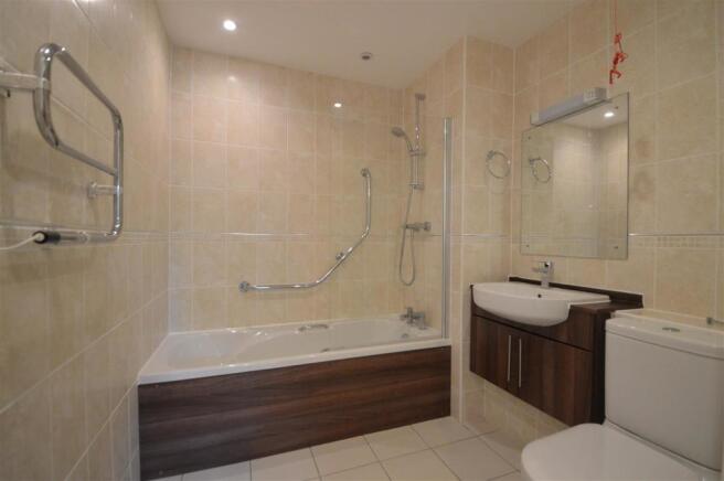 ensuite.jpg