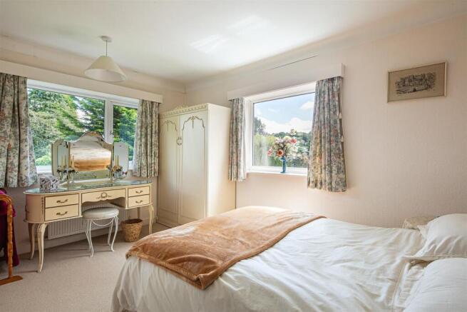 4 bed Detached for sale Image 12