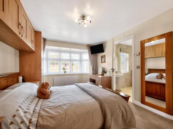 4 bed Detached for sale Image 12
