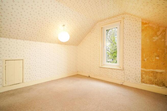 5 bed Detached for sale Image 11