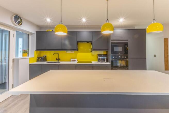 KITCHEN / LIVING AREA