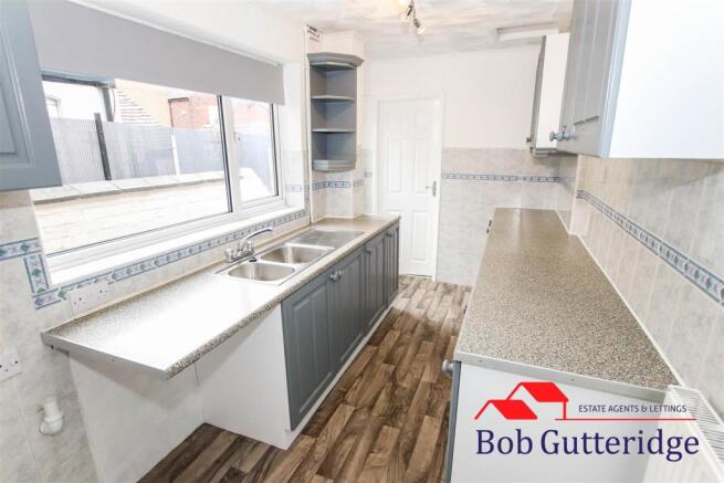 FITTED KITCHEN