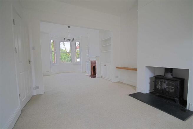LIVING/DINING ROOM