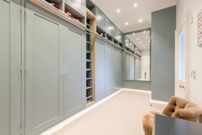 Walk-in Wardrobe