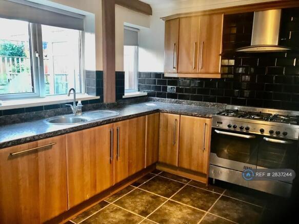 3 bed Semi-Detached to rent Image 6