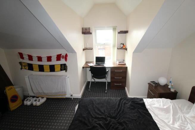 6 bed Terraced to rent Image 8
