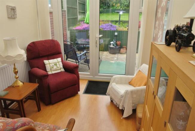 5kitesgardenroom.JPG