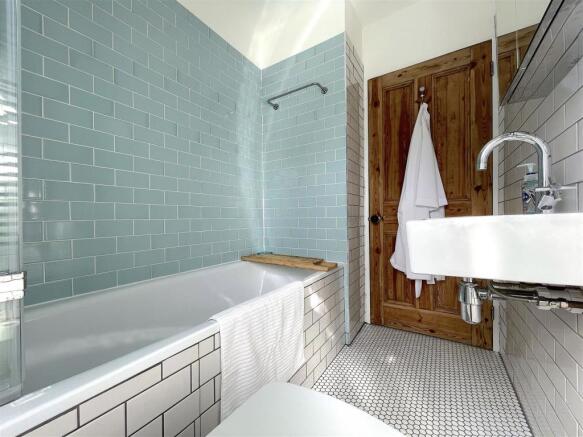 Bathroom (2).jpeg