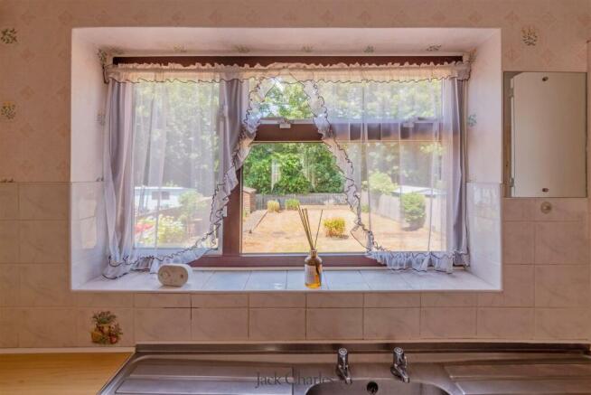3. 29 Crundwell- Kitchen _-2.jpg