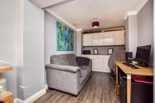 Bedroom 5/office