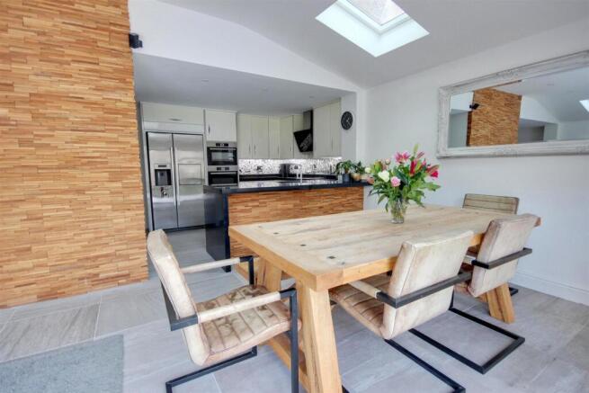 4 bed Detached for sale Image 4
