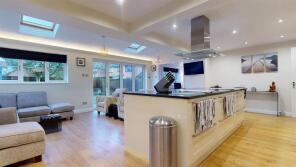 6, Campania Close, Middleton, Milton Keynes MK10 9BB