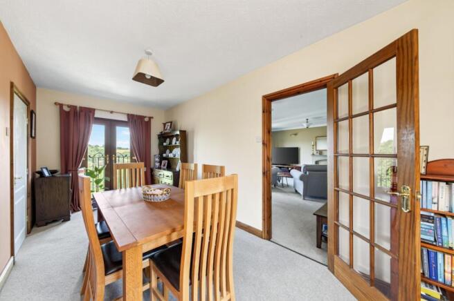 5 bed Detached for sale Image 7