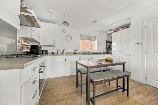 Kitchen/ Dining