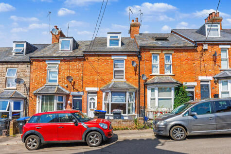 Castle Road, Woodford Halse, NN11 3RS