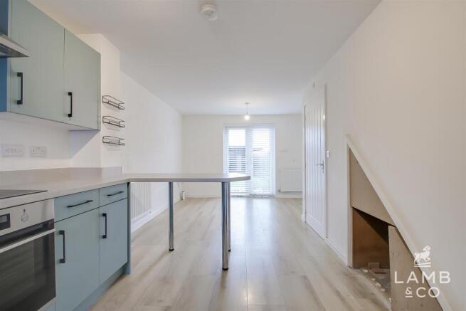 KITCHEN/LOUNGE