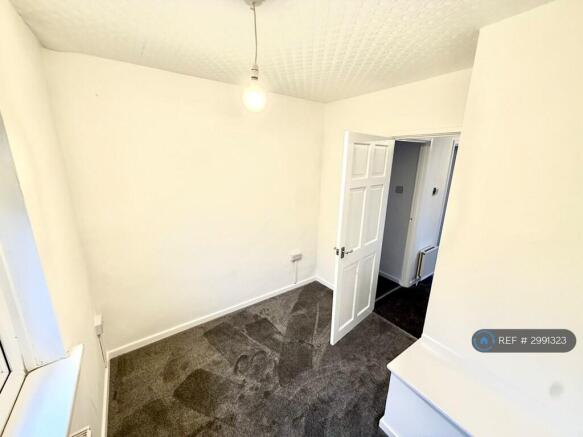 3 bed Semi-Detached to rent Image 10