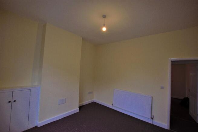 2 bed Terraced to rent Image 5