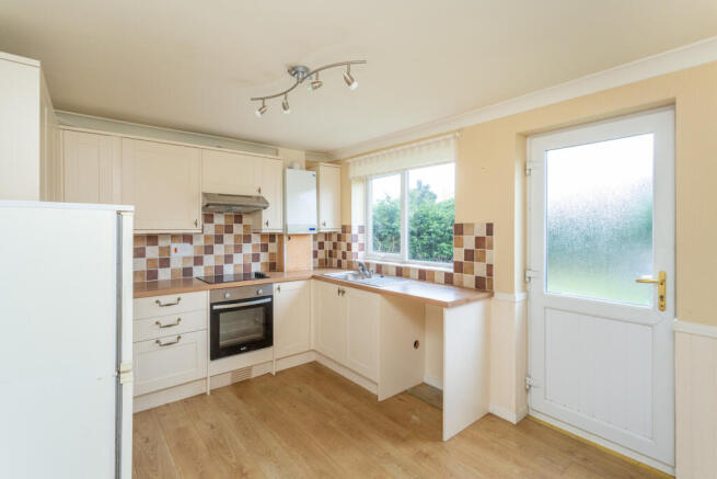 Kitchen Diner b