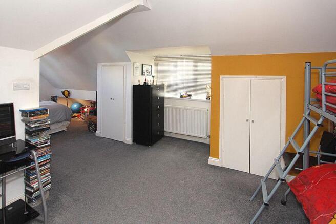 BEDROOM 2
