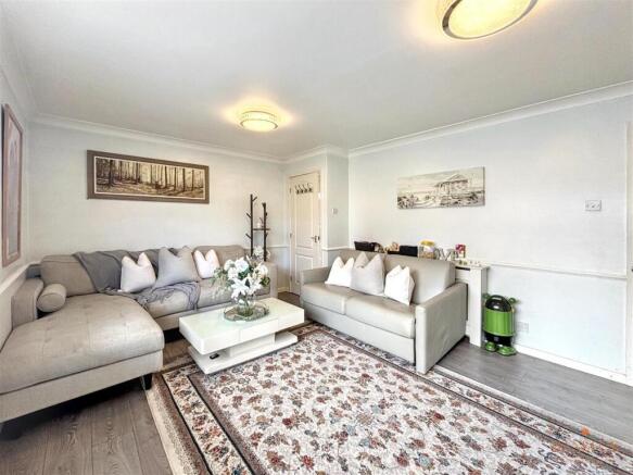 3 bed Semi-Detached for sale Image 4