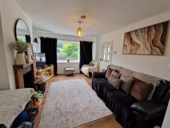 3 bed Semi-Detached to rent Image 4