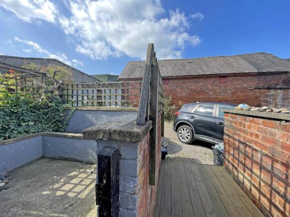 3 bed Terraced to rent Image 11