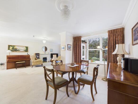 CAM04018G0-PR0425-STILL010