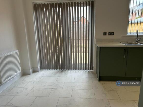 3 bed Semi-Detached to rent Image 4