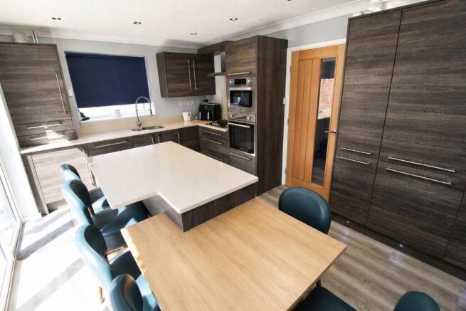 2 bed Detached for sale Image 7
