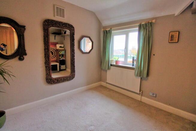 BEDROOM 2 (R)