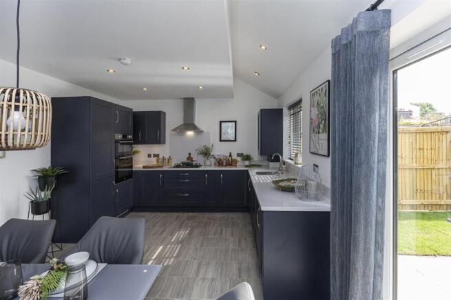 4 bed Town House for sale Image 8
