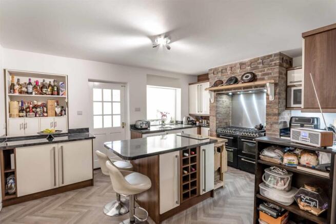 4 bed Detached for sale Image 2