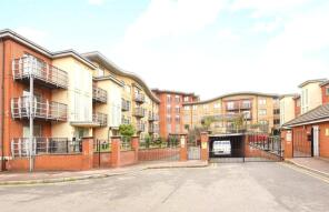 72, Quadrant Court, Jubilee Square, Reading RG1 2GU