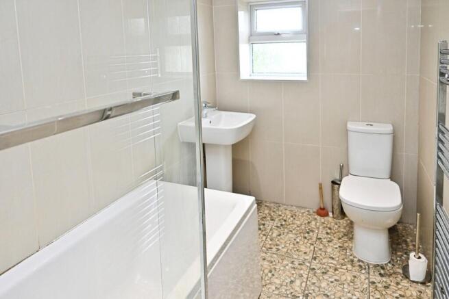 3 bed Semi-Detached to rent Image 7