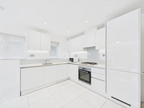 CAM02136G0-PR0516-STILL007