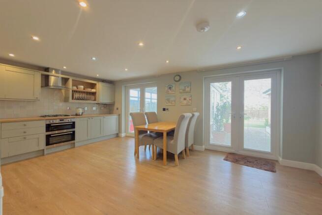 4 bed Detached for sale Image 10