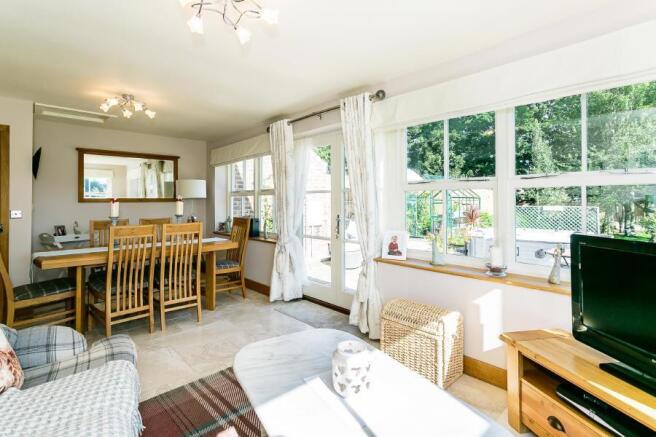 GARDEN ROOM/ DINING 