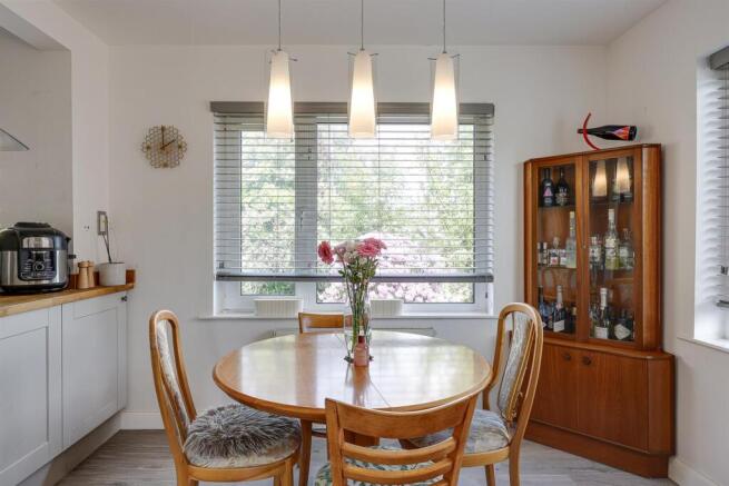 4 bed Detached for sale Image 4