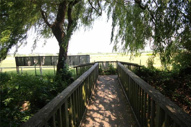 Racecourse Walk