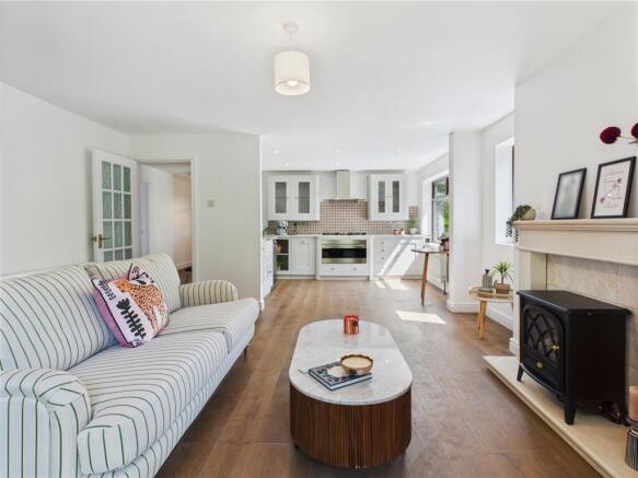 Lounge/Kitchen