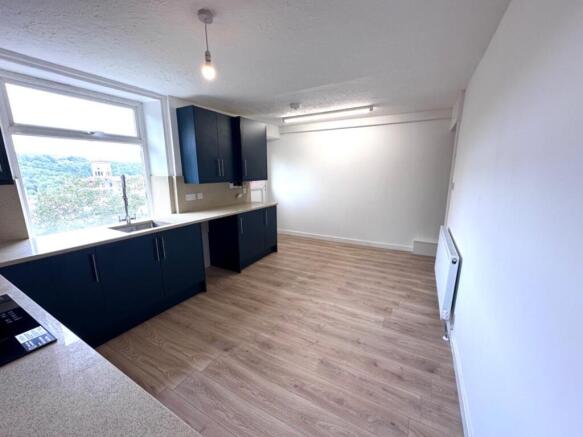 2 bed Semi-Detached to rent Image 7
