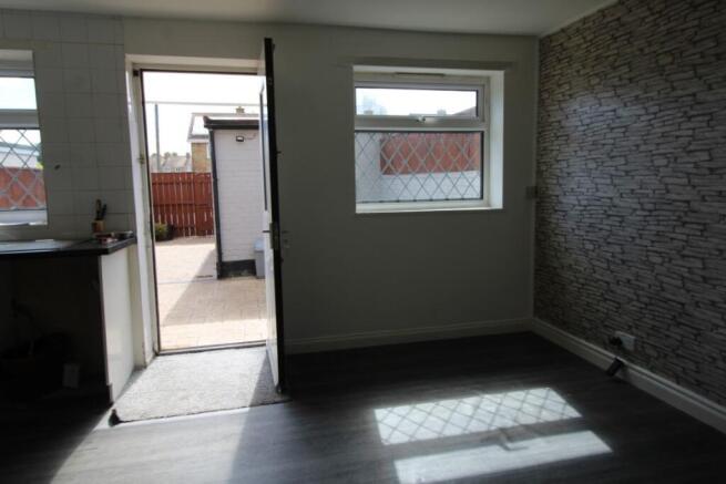 3 bed Terraced to rent Image 4