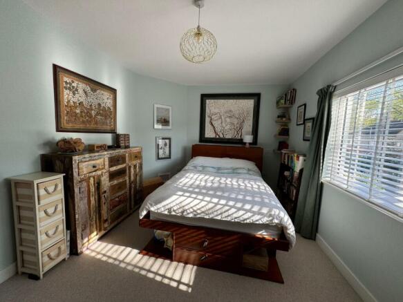 Bed1a.jpg
