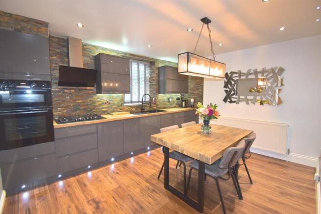 Fitted Dinning Kitch